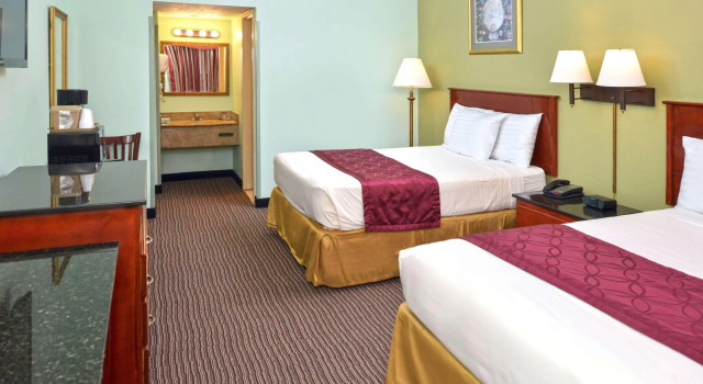 Americas Best Value Inn Smithtown Long Island, 预订 酒店 荣康柯玛 长岛