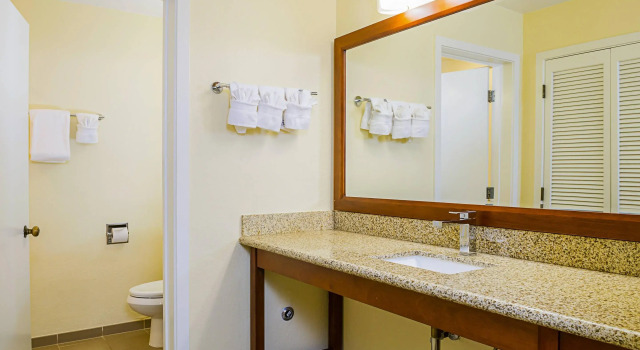 Четырёхместный номер Standard Comfort Inn Monterey Peninsula Airport
