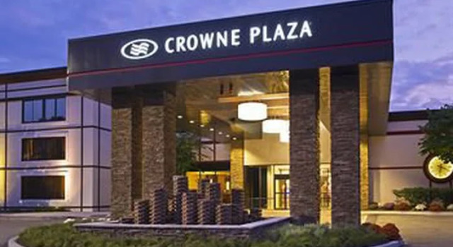 Четырёхместный номер Standard Crowne Plaza Suffern-Mahwah by IHG