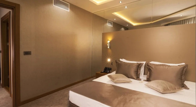 Трёхместный люкс MAJURA HOTEL BUSINESS