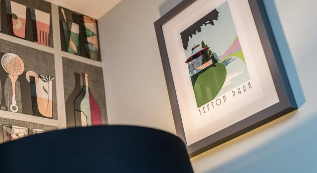Charming 3-Bedroom Coach House with Free Attached Garage!, Prenota Hotel Liverpool Merseyside