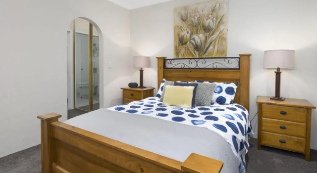 Lakeshore Apartments - Unit 6