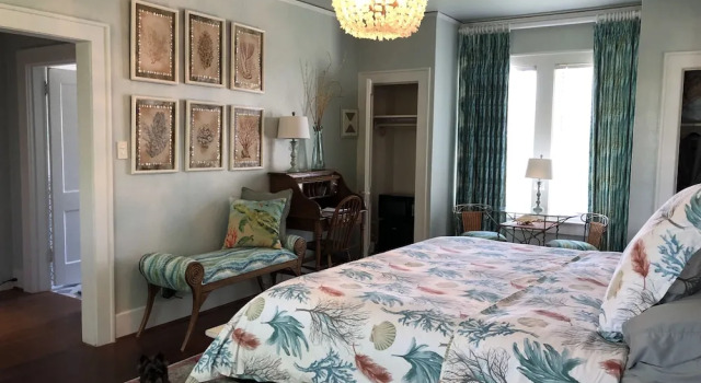 Номер Standard c 1 комнатой с балконом и с видом на сад Avenue O Bed and Breakfast