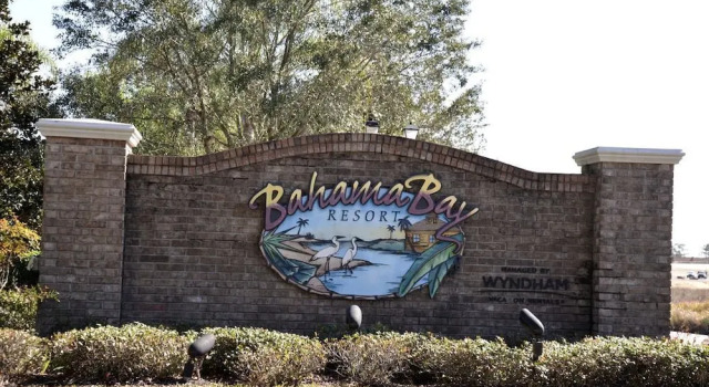 Best Location! Next to Restaraunt, Lake, Pool, Buchen Sie Hotel Hotels in Four Corners mit Pool, Schwimmbad