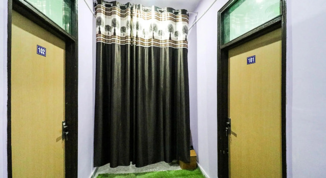 OYO 77339 Uday Paradise, Varaa Hotelli Faridabad Haryana