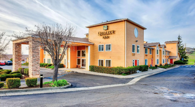 Четырёхместный люкс Quality Inn near Six Flags Discovery Kingdom-Napa Valley