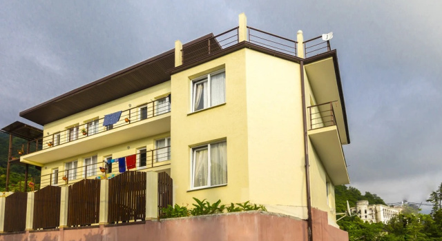 Kamila Guesthouse, Забронировать Отель Недорогие отели Гагры, рядом с Пляж отеля Велнесс Парк, недорого