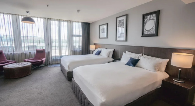 Четырёхместный номер Executive с балконом Scenic Hotel Dunedin City