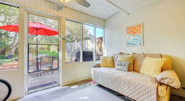 Walk to Beach: Gem w/ Fenced Yard in St Augustine, Buchen Sie Ferienwohnung St. Augustine Saint Augustine Area