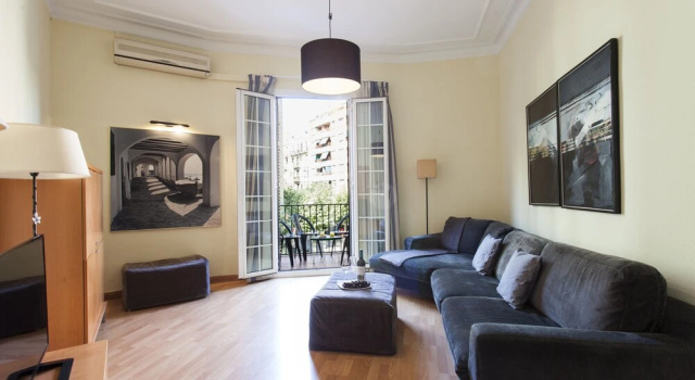 AB Calabria Apartment 1-2, Забронировать Апартаменты/квартира Сантс-Монжуик , рядом с Eixample Theatre