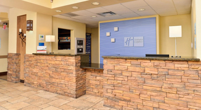Holiday Inn Express & Suites Albuquerque Historic Old Town by IHG, Rezerwuj Hotel Hotele w Albuquerque z basenem, Basen