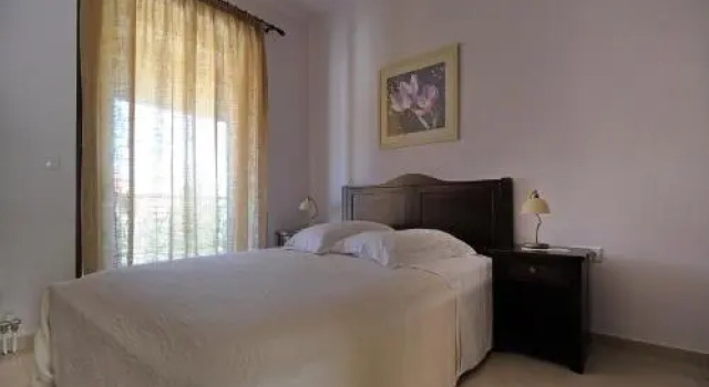 Dianthos Guesthouse, Book Hotel  