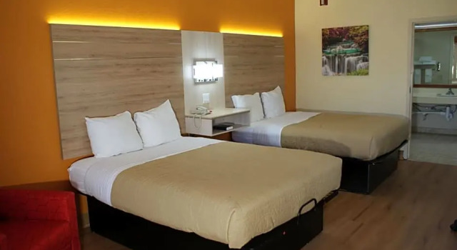 Номер Standard Home Town Inn & Suites