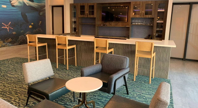 La Quinta Inn & Suites by Wyndham Galveston North at I-45