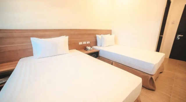 Camera Superior Trip Inn Near Airport or City Center