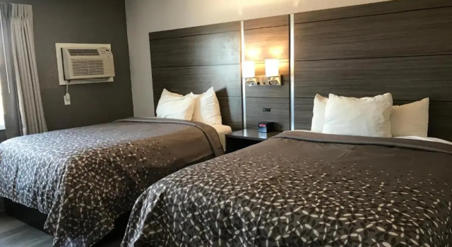 Четырёхместный номер Standard HomeTown Inn