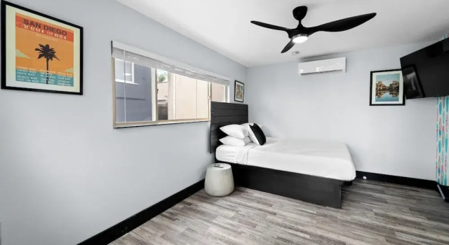 Люкс Standard The Neon Elm Hotel