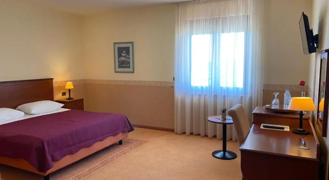 Полулюкс Hotel Laguna