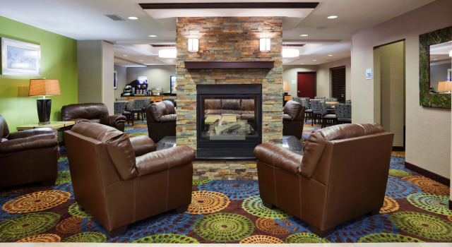 Holiday Inn Express & Suites Rochester – Mayo Clinic Area by IHG, Varaa Hotelli Hotellit Minnesota pysäköinnillä, Pysäköinti