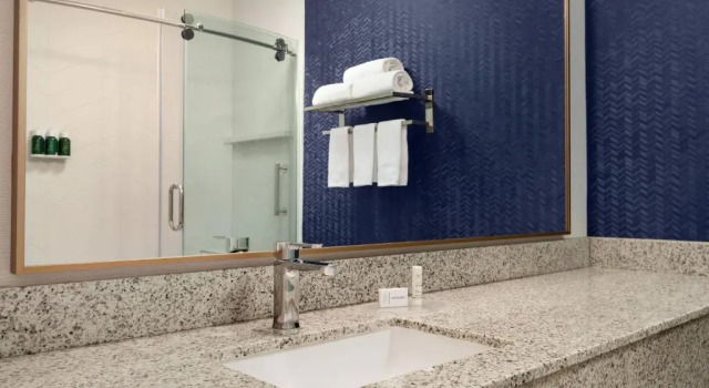 Четырёхместный номер Standard Fairfield Inn by Marriott Visalia Sequoia