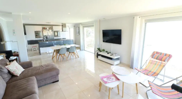 Fantastic sea view for this 2 bedroom up to 6 people 327