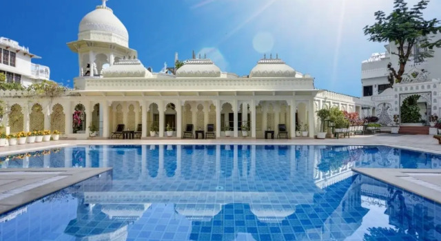 Люкс с видом на озеро Swaroop Vilas - Lake Facing Boutique Hotel