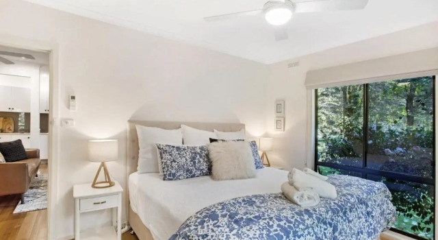Tyntynder Garden Cottage 4, Book Vacation Home Bright 