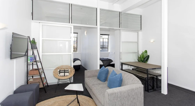 TOWNY - Urban Loft - Two Bedrooms, Забронировать Отель Отели Окленда с парковкой, рядом с Парк Окленд-Домен, Парковка