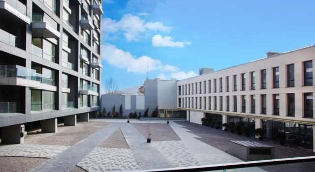 Люкс с балконом Old City FORUM Apartments
