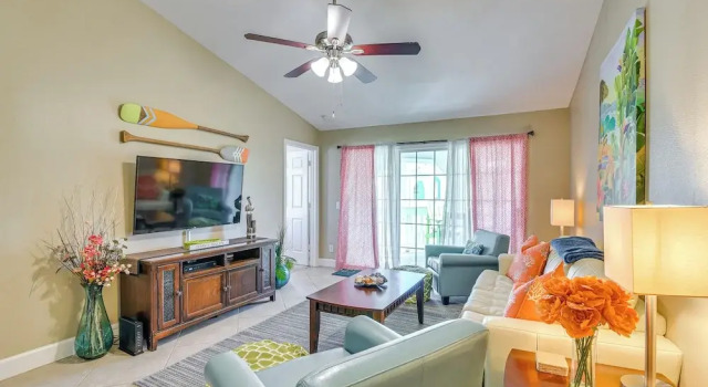 Walk to Babe's Beach! 3rd-floor Condo w/ Pool