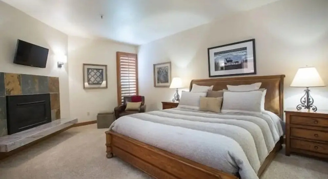 Pinnacle at Deer Valley Resort - Four Bedroom Condo with Hot Tub #1065 4 Condo