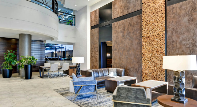 Embassy Suites Minneapolis - Airport, Varaa Hotelli Hotellit Minnesota pysäköinnillä, Pysäköinti