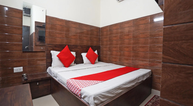 OYO 49587 Hotel Sai