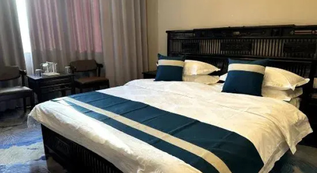 Люкс 4/5000 Hotel number three