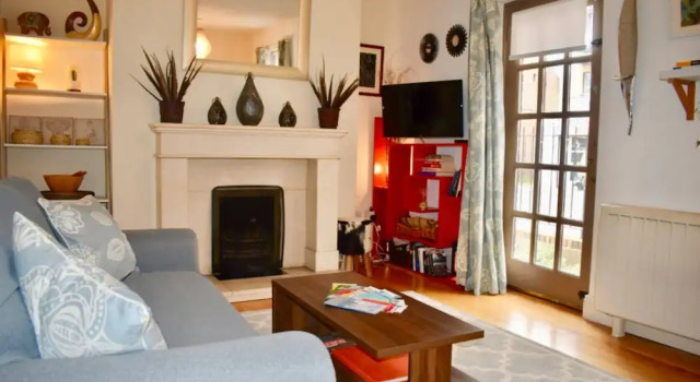 Beautifully Decorated Home in Dublin, Забронировать Отель Отели Дублина с парковкой, рядом с The City Hall, Парковка