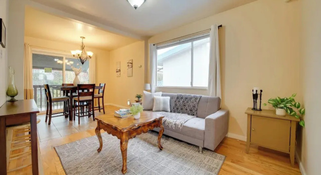 Коттедж 6 Mi to Downtown Seattle: Family Home w/ Yard