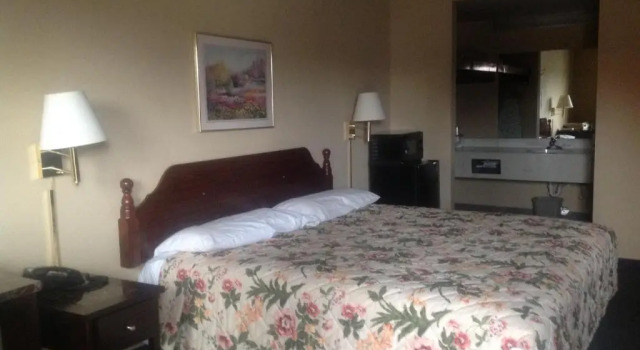 Номер Standard HighWay Inn