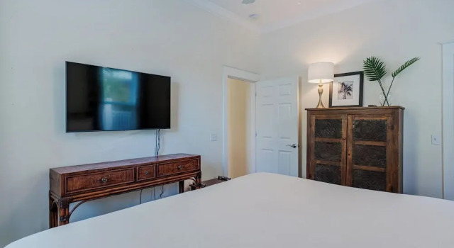Pet Friendly Seacrest Home for 10 - Resort Pool + Beach Shuttle, Book Ferieresort 4-stjernede hoteller i Seacrest, 4*