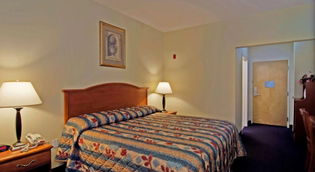 Двухместный люкс Americas Best Value Inn and Suites Bush International Airport