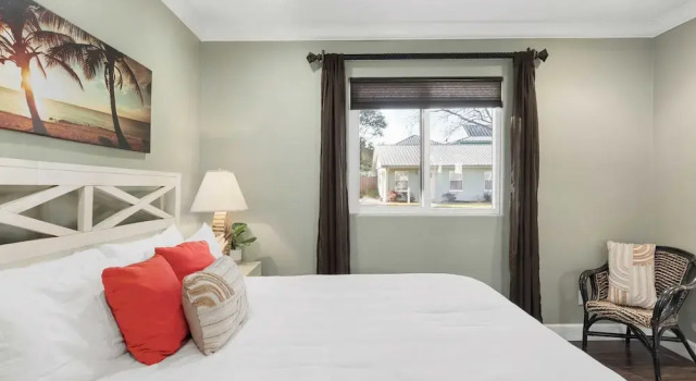 Pelican Retreat by Avantstay 5 Mins TO Beach Pet Friendly w/ Pool & Bbq!, Varaa Lomakoti Destin Emerald Coast