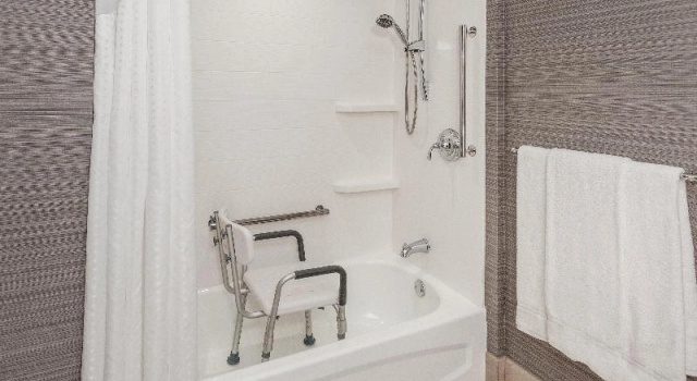 Люкс Standard Holiday Inn Express & Suites Riverhead - Long Island by IHG