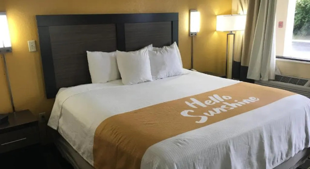 Номер Standard Days Inn by Wyndham Eufaula AL