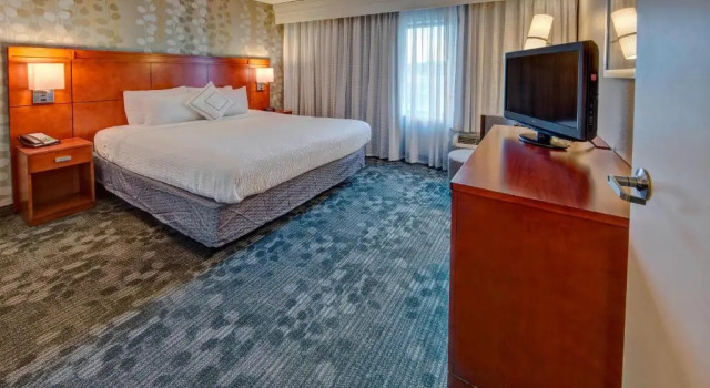 Двухместный люкс c 1 комнатой Courtyard by Marriott Alexandria