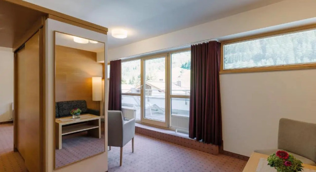 Полулюкс с балконом Quality Hosts Arlberg - Hotel Goldenes Kreuz B&B - Sommerkarte Premium inklusive