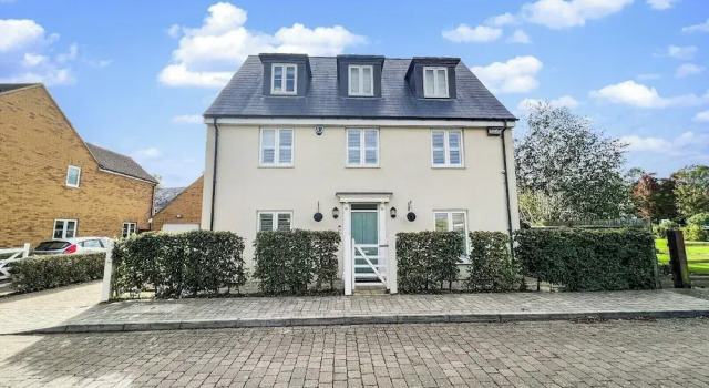 6 Bedroom House in Milton Keynes, Varaa Lomakoti Mökit kohteessa Merseyside, Mökki