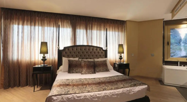 Люкс Hotel Condestable Iranzo