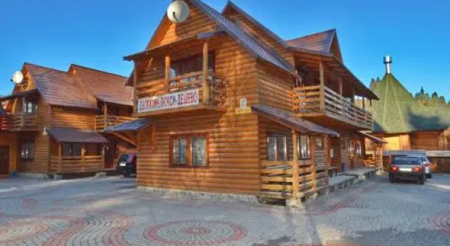 Zakhid Cottage Complex, Prenota Casa vacanze Hotel a Ivano-Frankovsk con parcheggio, Parcheggio