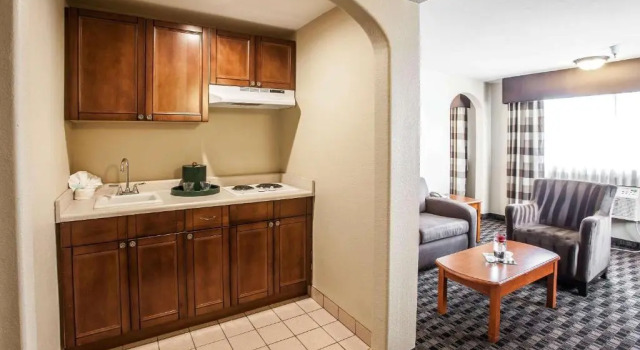 Люкс Clarion Inn Renton-Seattle