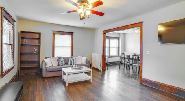 Cozy Minneapolis Apartment, 1 Mi to Downtown!, Varaa Huoneisto Hotellit Minnesota pysäköinnillä, Pysäköinti