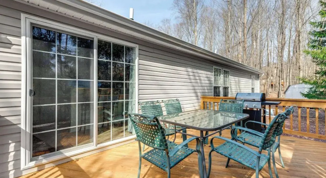Коттедж Family Home in Arrowhead Lake w/ Fire Pit!